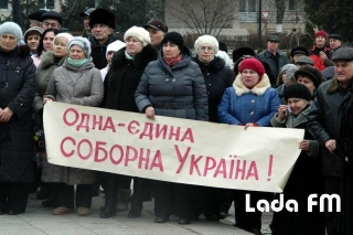 У Ладижині відбулось народне віче на підтримку територіальної цілісності України