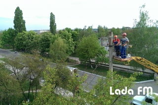 У Ладижині встановили енергозберігаючі світильники на двох вулицях міста