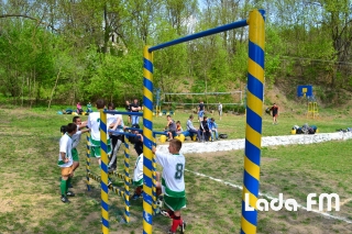 У Білоусівці ініціативні місцеві жителі при допомозі спонсорів відновили спортивний майданчик