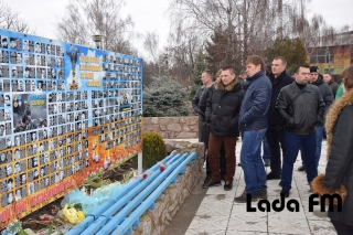 В Ладижині вшанували перші роковини загибелі розвідника Віталія Химича під Дебальцевим