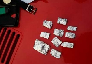 На Вінниччині поліцейські вполювали наркокур’єра, що перевозив 100 доз дурману