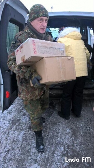 Ладижинські волонтери передали допомогу військовим, які вирушили на захист Авдіївки