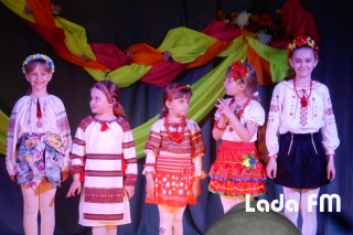 У Ладижині відбувся конкурс на найдовшу дівочу косу