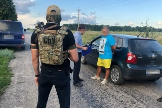 Біля Вінниці СБУ затримала на хабарі посадовця ДФС області 