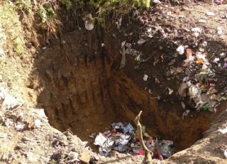 У міському парку Гайсина активісти виявили несанкціоноване сміттєзвалище