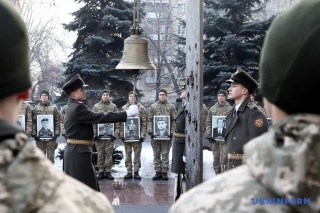 Сильніші за метал і бетон: в Україні вшанували захисників Донецького летовища