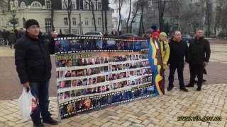 Сумно і гірко: в Україні вшанували Героїв Небесної Сотні