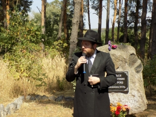 Біля Ладижина офіційно відкрли Меморіал на місці масового розстрілу євреїв у вересні 1941