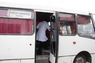 У Гайсині за рішенням влади дезінфікуючими засобами обробляють автобуси