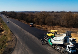 Біля Гайсина триваютьроботи з поточного середнього ремонту доріг
