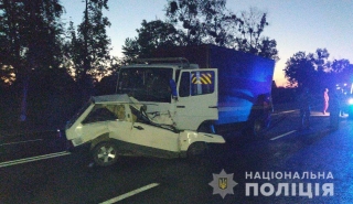 У Гайсині вантажівка розчавила легковик, дві людини загинули