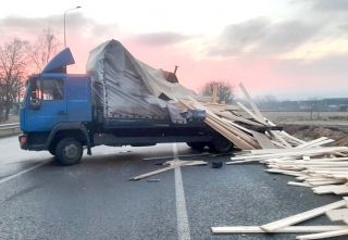 У Райгороді зіткнулись дві вантажівки, один із водіїв - у лікарні