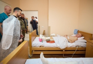 У львівському госпіталі Володимир Зеленський відвідав поранених українських військових і вручив нагороди