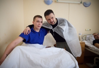 У львівському госпіталі Володимир Зеленський відвідав поранених українських військових і вручив нагороди