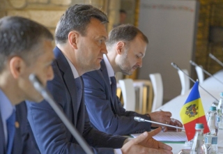 Президент Зеленський у межах участі у саміті Європейської політичної спільноти  зустрівся з очільниками Молдови