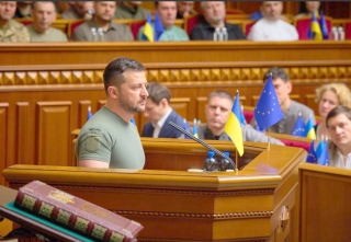 У День Конституції Президент закликав обговорити орієнтири майбутньої Української доктрини та вручив державні нагороди