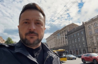 Президент Зеленський від Народного Меморіалу полеглих Захисників у Києві звернувся до українців 8 травня Президент Зеленський від Народного Меморіалу полеглих Захисників у Києві звернувся до українців 8 травня